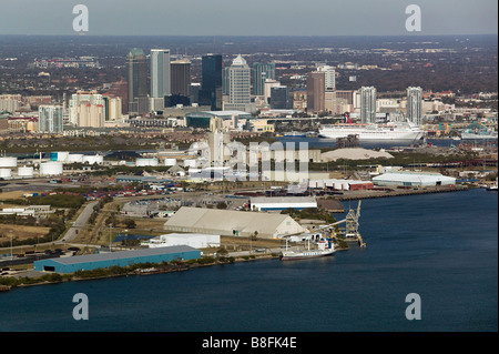 Vista aerea al di sopra di Tampa Bay port downtown Foto Stock