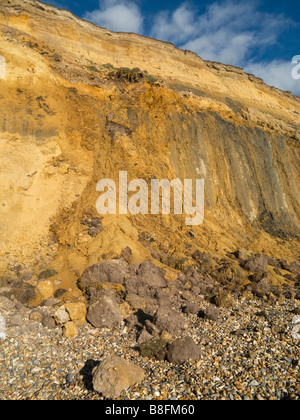 Erodendo scogliere di arenaria a Barton sul mare Inghilterra Hampshire REGNO UNITO Foto Stock