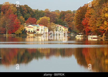 Autunno in riva al lago di Anne, in Reston VA Foto Stock