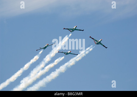 Quattro piani in formazione aeronautica militare israeliana air show il giorno di indipendenza Foto Stock