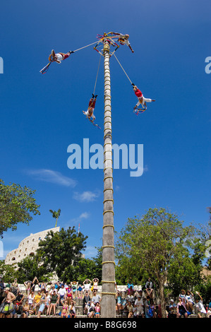 Papantla volantini Xcaret Eco parco archeologico di Playa del Carmen Quintana Roo stato Riviera Maya la penisola dello Yucatan in Messico Foto Stock