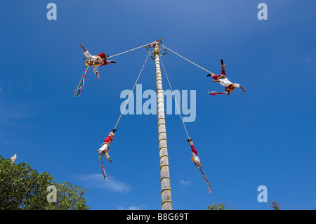 Papantla volantini Xcaret Eco parco archeologico di Playa del Carmen Quintana Roo stato Riviera Maya la penisola dello Yucatan in Messico Foto Stock