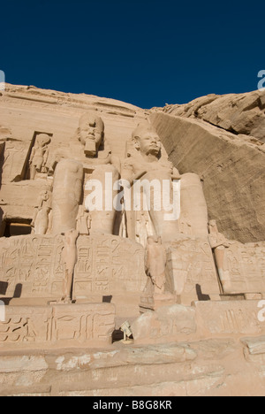 Ramesse II tempio di Abu Simbel dedicato a Amon Foto Stock