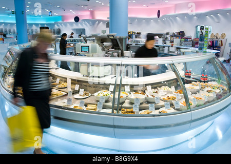 Selfridge & Co Manchester food counter shopping in-store Foto Stock