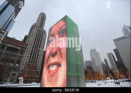 Stati Uniti Chicago in Illinois il Winter Millenium Park arte pubblica di Jaume da Plensa a Foto Stock