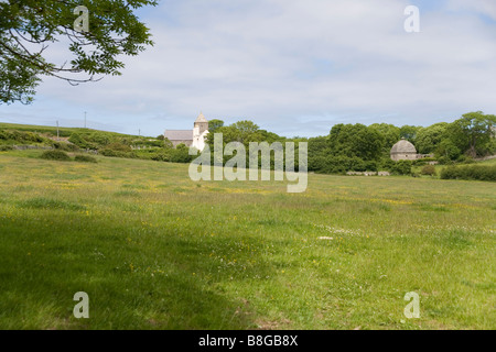 San Seiriol al priorato di chiesa e colombaia, Penmon, Anglesey, Galles del Nord Foto Stock