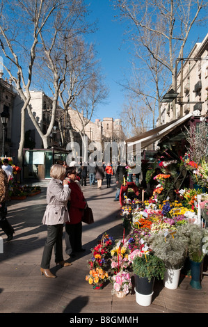 Pressione di stallo di fiori su La Rambla in inverno Barcelona, Spagna Foto Stock