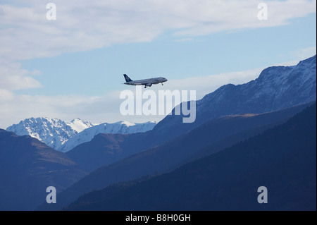 Aria Nuova Zelanda getto su montagne innevate vicino a Queenstown Isola del Sud della Nuova Zelanda Foto Stock