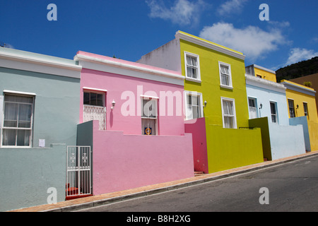 Colorate case dipinte lungo wale street bo-kaap Città del Capo SUD AFRICA Foto Stock