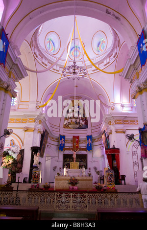 India Pondicherry chiesa di Nostra Signora dell Immacolata Concezione interno Foto Stock