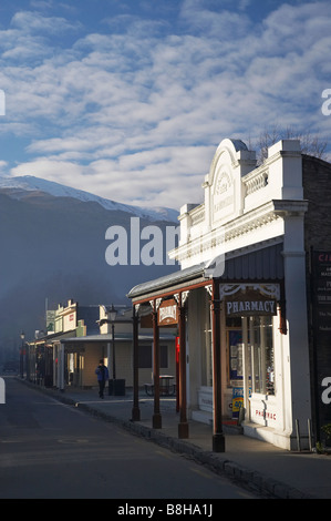 Smokey inverni di giorno nella storica strada principale di Arrowtown Isola del Sud della Nuova Zelanda Foto Stock