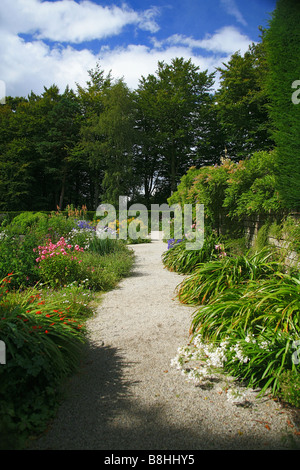 I giardini e piante erbacee confini in Castle Drogo (National Trust) Devon, Inghilterra, Regno Unito Foto Stock