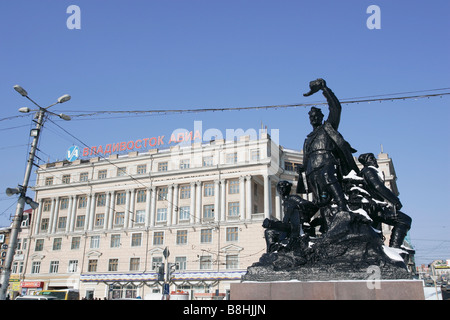 Monumento comunista nella piazza principale a Vladivostok, Siberia, Russia. Foto Stock