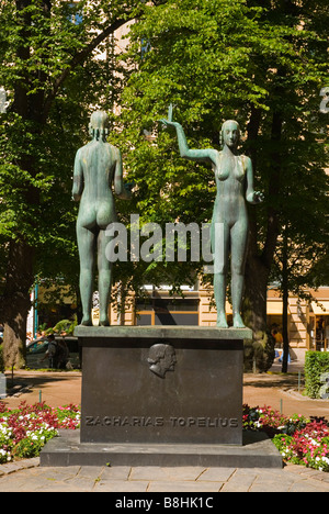 Statua commemora lo scrittore per bambini Zacharias Topelius nel parco Esplanade di Helsinki Finlandia Europa Foto Stock