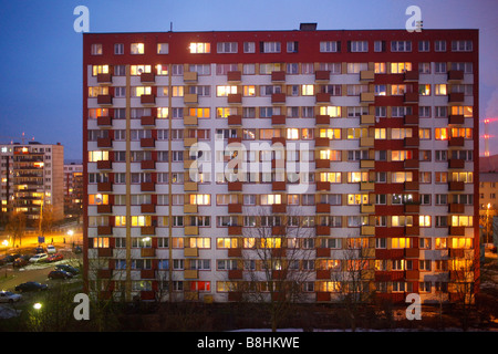 Highrise socialista blocchi a partire dalla fine degli anni settanta in Bialystok in Polonia orientale Foto Stock