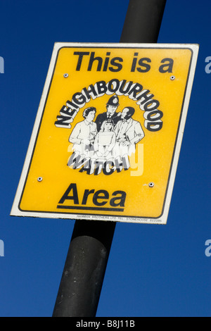 Regno Unito un cartello stradale che indica Neighborhood Watch schema Foto Stock