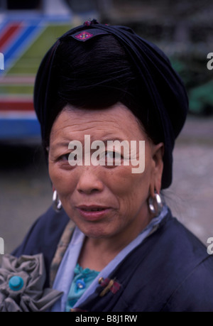 Donna cinese da Yao gruppo di minoranza di Tiziano, provincia di Guangxi, Cina Foto Stock