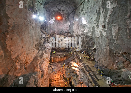 Lo scavo della galleria sotterranea per la centrale idroelettrica in Ecuador che produrrà e industriali di energia elettrica domestica. Foto Stock