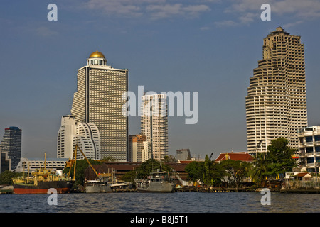 Una foto dello skyline dal fiume Mae Nam Chao Phraya Foto Stock