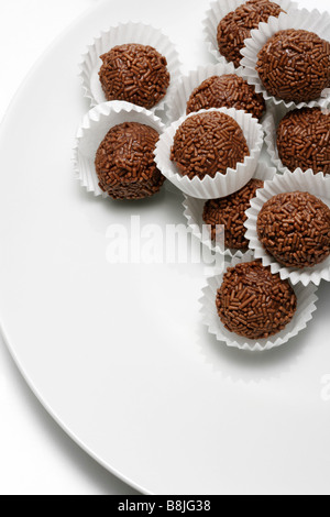 Rumkugeln auf Teller Foto Stock