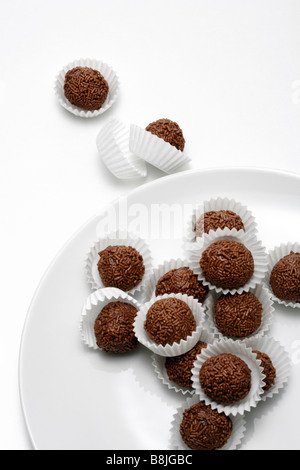 Rumkugeln auf Teller Foto Stock