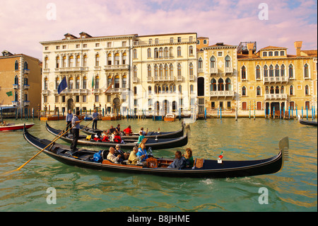 Venezia. Gondola sul Canal Grande fino a Piazza San Marco. Italia Foto Stock