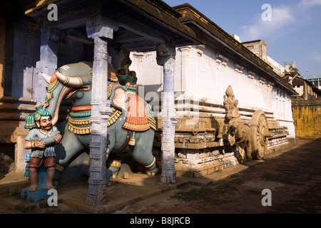 India Tamil Nadu Kumbakonam Nageshwara tempio interno in forma di cavallo e carro Foto Stock