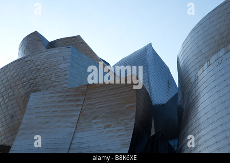 Frank Gehry il Guggenheim Museum Bilbao, Spagna. Foto Stock