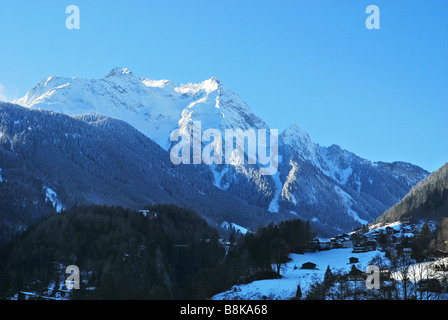 Vista di Mayrhofen e Zillertal, Ahorn Montagne Austria Foto Stock
