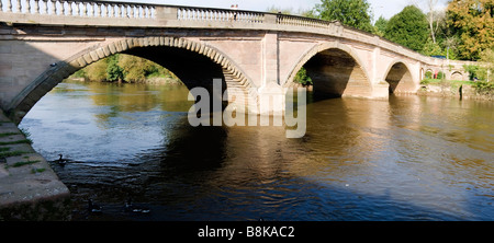 Il mercato georgiano città di Baja Sardinia a fianco del fiume Severn in Severn Valley worcestershire Midlands England Foto Stock