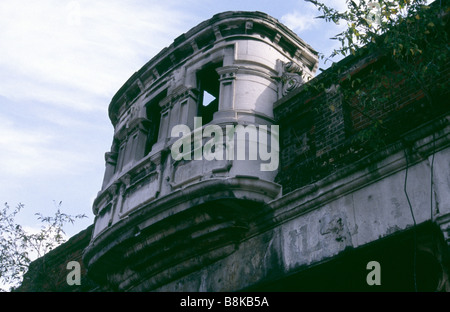 Ponte su un in disuso la linea ferroviaria Shoreditch High Street London Foto Stock