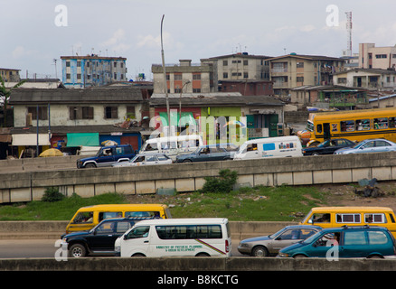 Lagos, Nigeria la città più popolosa è famosa per il suo traffico, denominato "andare lento". Foto Stock