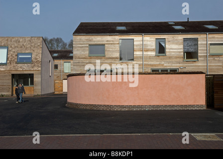 I campi di argilla abbordabili di eco-case di sviluppo, Elmswell, Suffolk, Regno Unito. Foto Stock