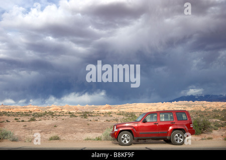 Nuvole temporalesche su Arches National Park nello Utah Stati Uniti d'America Foto Stock