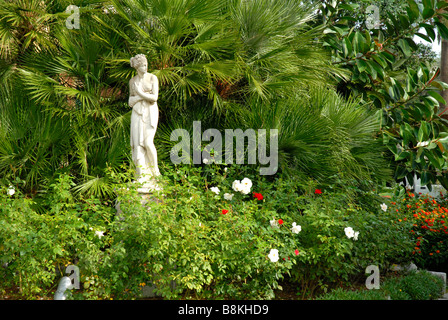 Statua nel giardino dell'Hotel Excelsior Vittorio a Sorrento, in Campania, Italia Meridionale Foto Stock