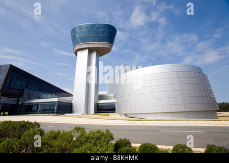 Il Steven F Udvar-Hazy Center divisione del museo Smithsonian Washington DC all'Aeroporto Internazionale di Washington Dulles. Foto Stock