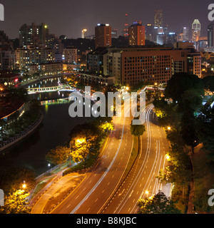 Serata in città di Singapore Foto Stock