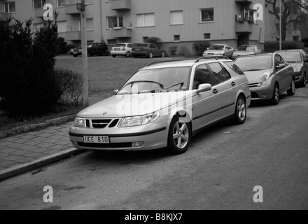 Parcheggiato SAAB 9-5 a Helsingborg, Svezia. Foto scattata durante il loro grande crisi nel febbraio 2009. Per solo uso editoriale. Foto Stock