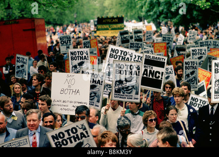 Anti Apartied dimostrazione Hyde Park Londra Giugno 1984 Foto Stock