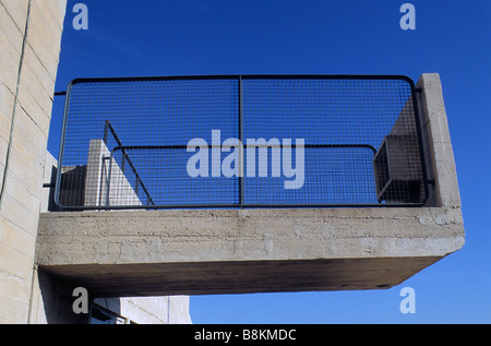 Le Corbusier Unité d'Habitation, Marsiglia, aggettante balcone sulla terrazza sul tetto. Foto Stock