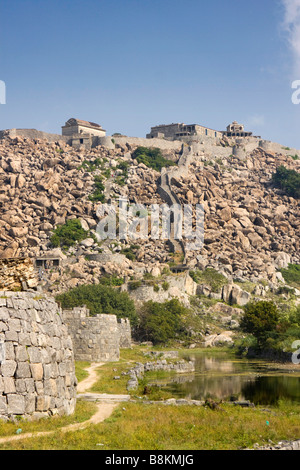 India Tamil Nadu Gingee Fort Krishnagiri hilltop fort da mura e fossato Foto Stock
