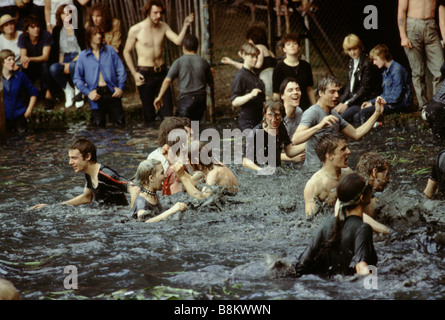 Il Crystal Palace di Londra UK Royal Wedding Festival Alternativo il pubblico per Ian Dury il idioti Foto Stock