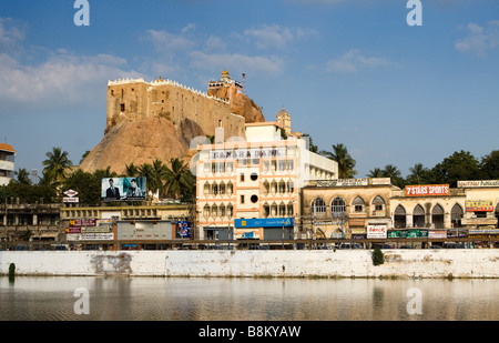 India Tamil Nadu Tiruchirappalli Rock Fort Temple Teppakulam sopra il serbatoio Foto Stock