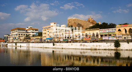 India Tamil Nadu Tiruchirappalli Rock Fort Temple sopra Teppakulam panoramica del serbatoio Foto Stock