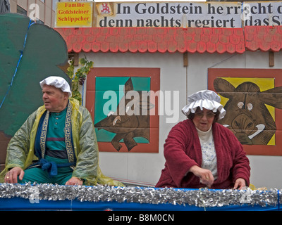 Il carnevale di Francoforte sul Meno a Kaiserplatz con la famiglia Schlippcher aus Goldstein Foto Stock