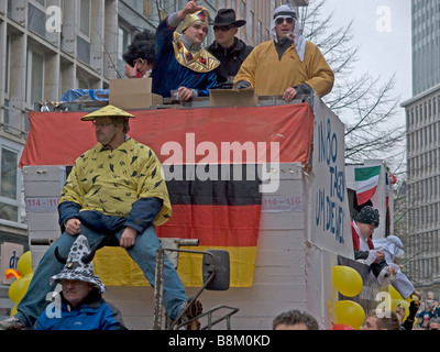 Il carnevale di Francoforte sul Meno a Kaiserplatz con carrello e il nome in 80 giorni in tutto il mondo Foto Stock