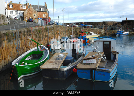 Crostacei barche in Crail Harbour, East Neuk di Fife, Scozia Foto Stock