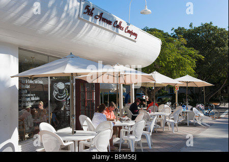 La caffetteria sulla Quinta Avenue nel cuore del centro storico di Napoli, costa del Golfo della Florida, Stati Uniti d'America Foto Stock