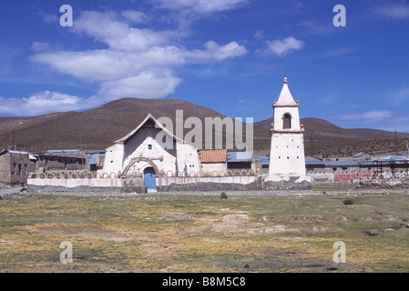 Isluga villaggio chiesa, Isluga Parco Nazionale del Cile Foto Stock