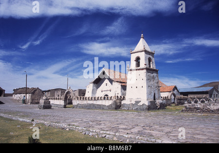 Isluga villaggio chiesa, Isluga Parco Nazionale del Cile Foto Stock